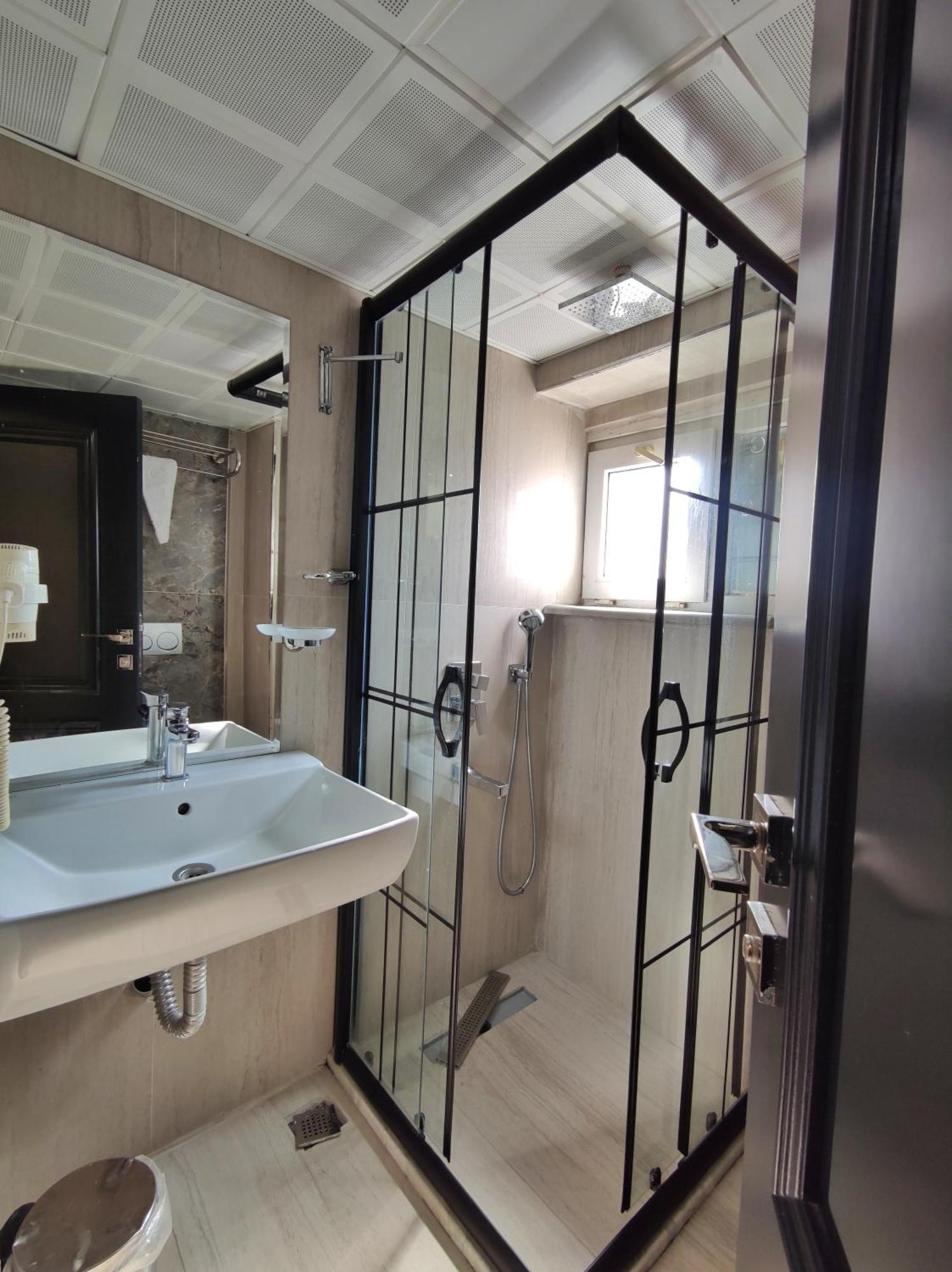 The Golden Pera'S Hotel & Spa Истанбул Екстериор снимка
